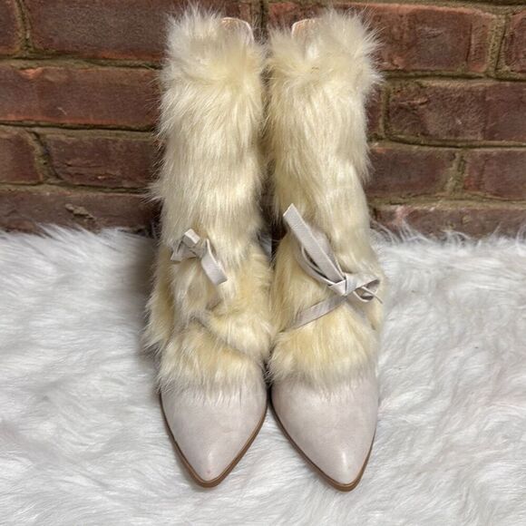 Penny Loves Kenny Faux Beige Faux Fur Bootie Size 8 - Picture 2 of 10